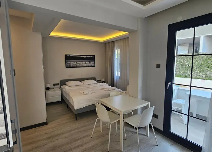 Cicek Aparthotel 3*