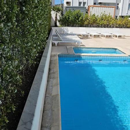 Cicek Aparthotel Çeşme